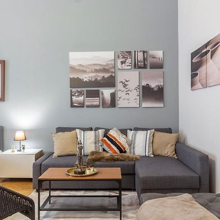 Spacious & Cozy Downtown Apartment With Balcony Budapeste Exterior foto