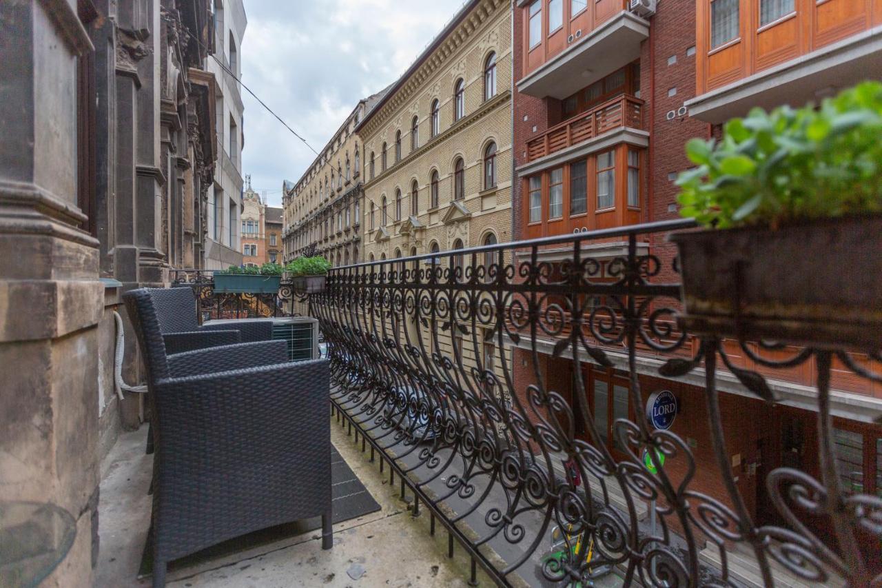 Spacious & Cozy Downtown Apartment With Balcony Budapeste Exterior foto