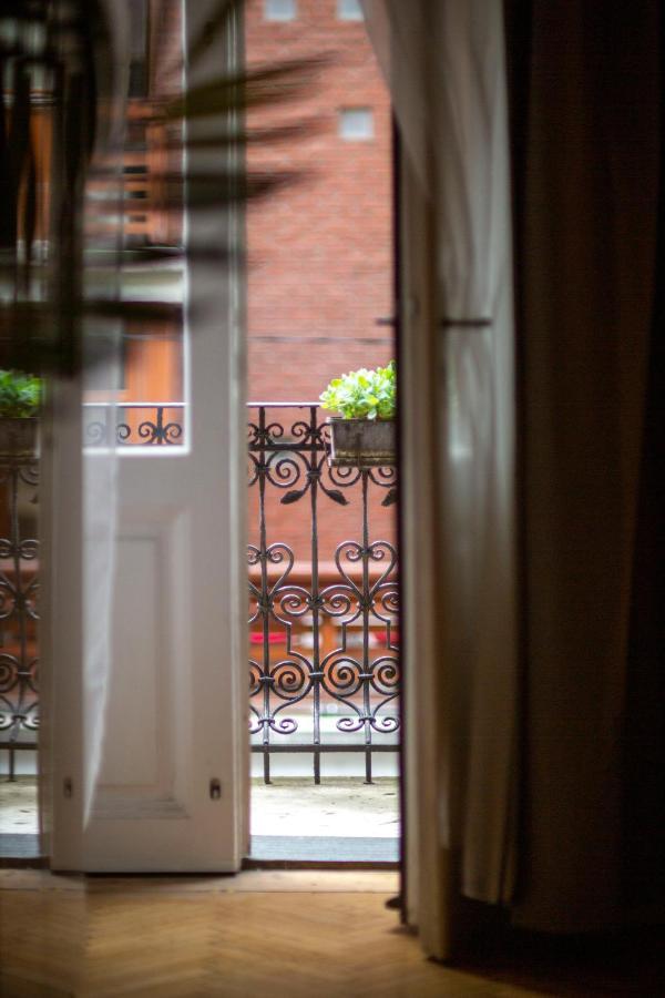 Spacious & Cozy Downtown Apartment With Balcony Budapeste Exterior foto
