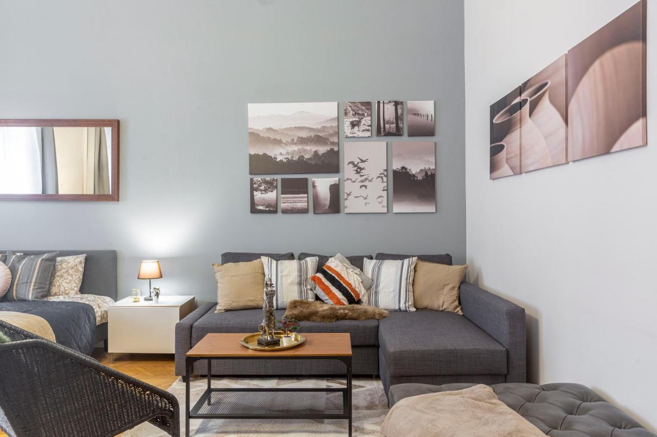 Spacious & Cozy Downtown Apartment With Balcony Budapeste Exterior foto