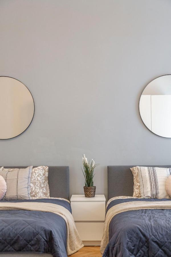 Spacious & Cozy Downtown Apartment With Balcony Budapeste Exterior foto