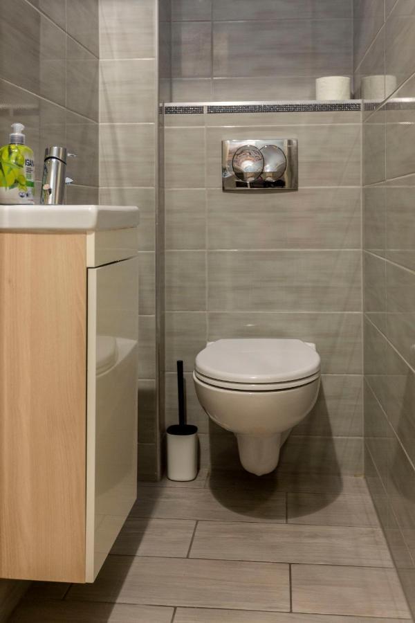 Spacious & Cozy Downtown Apartment With Balcony Budapeste Exterior foto
