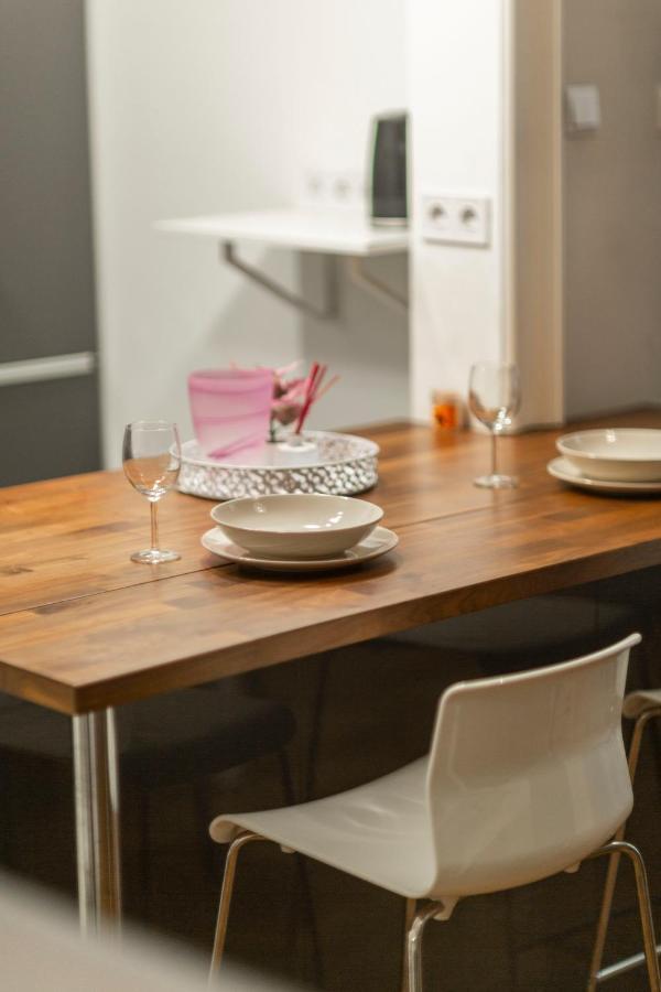 Spacious & Cozy Downtown Apartment With Balcony Budapeste Exterior foto