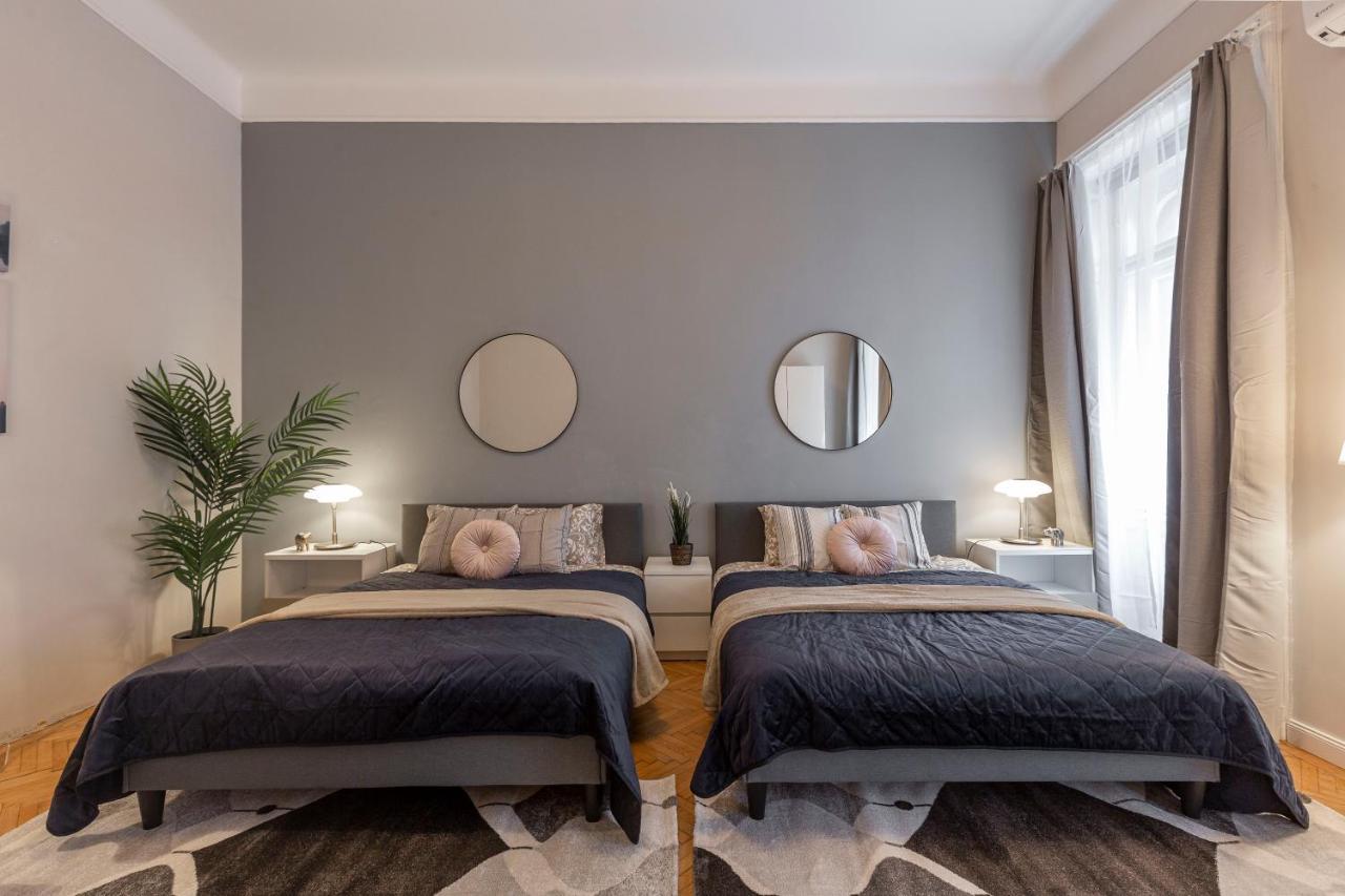Spacious & Cozy Downtown Apartment With Balcony Budapeste Exterior foto
