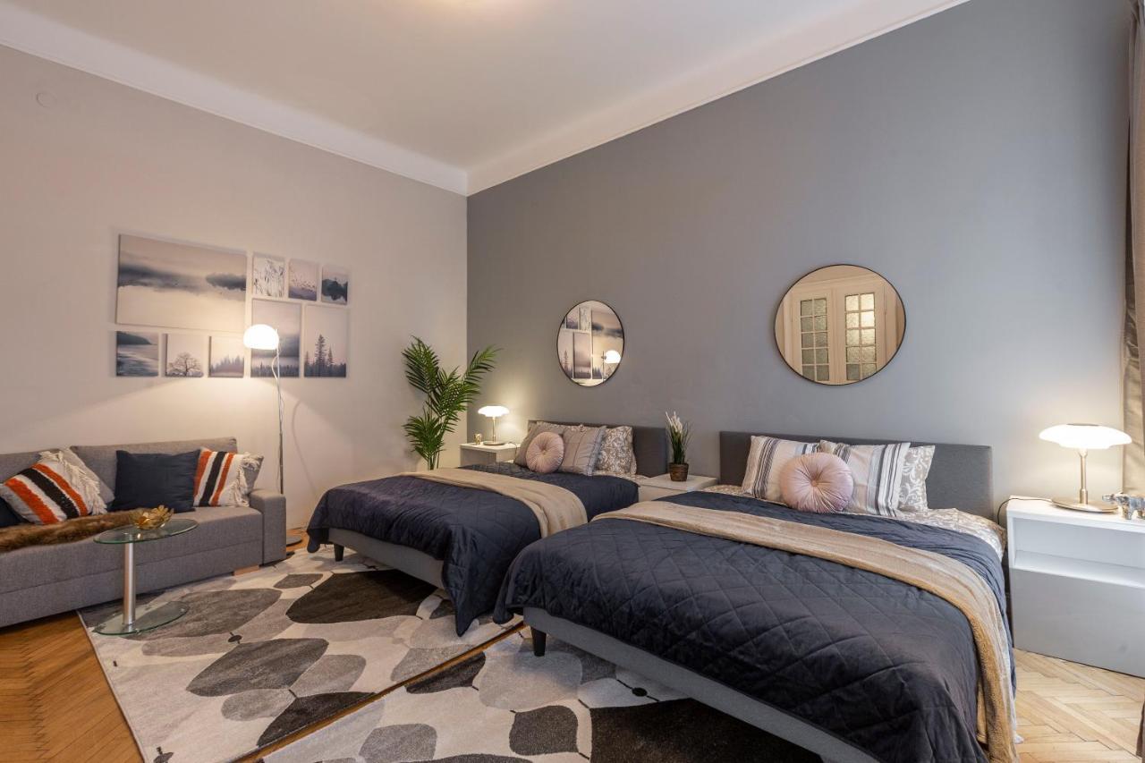 Spacious & Cozy Downtown Apartment With Balcony Budapeste Exterior foto